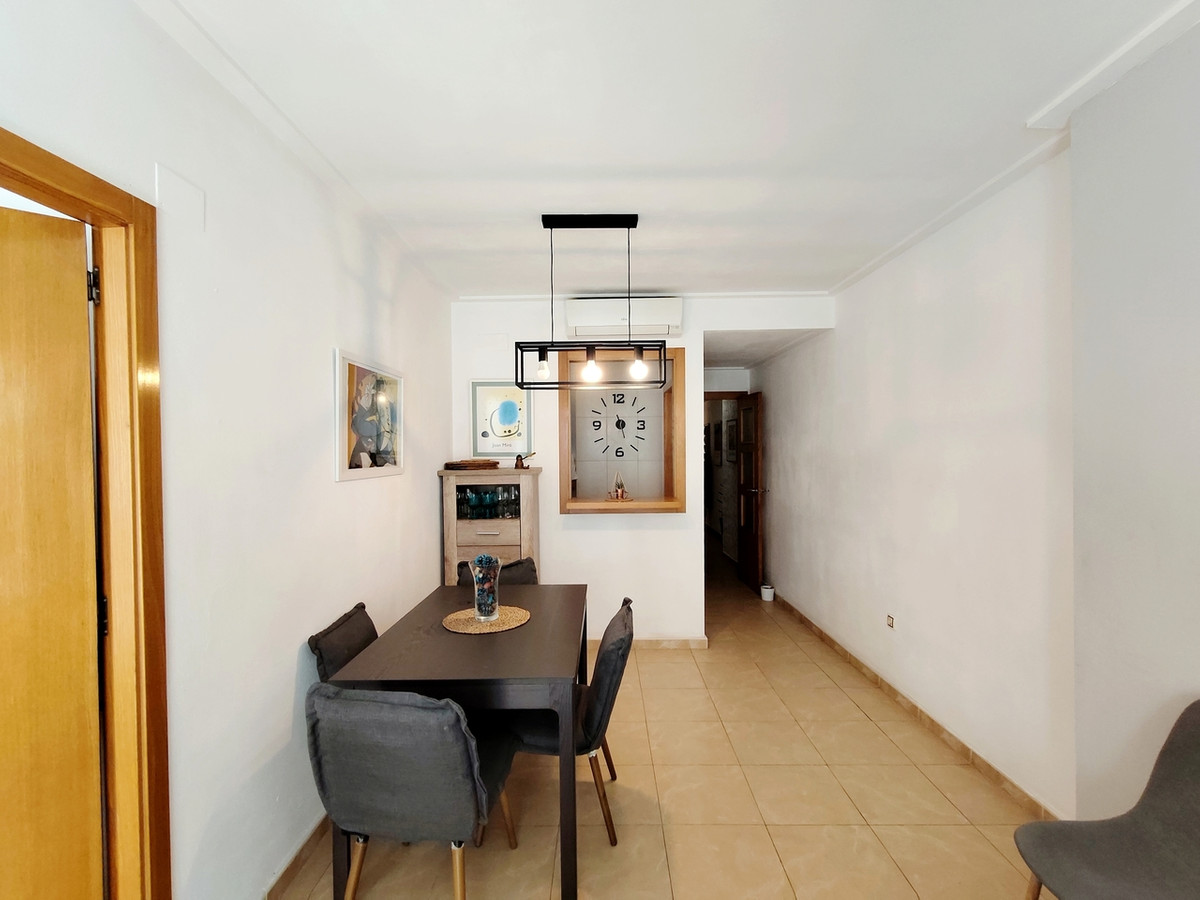For sale - 3 Bedroom 2 Bathroom Apartment - Middle Floor Apartment in Torrevieja - Torrevieja Centro  - Alicante