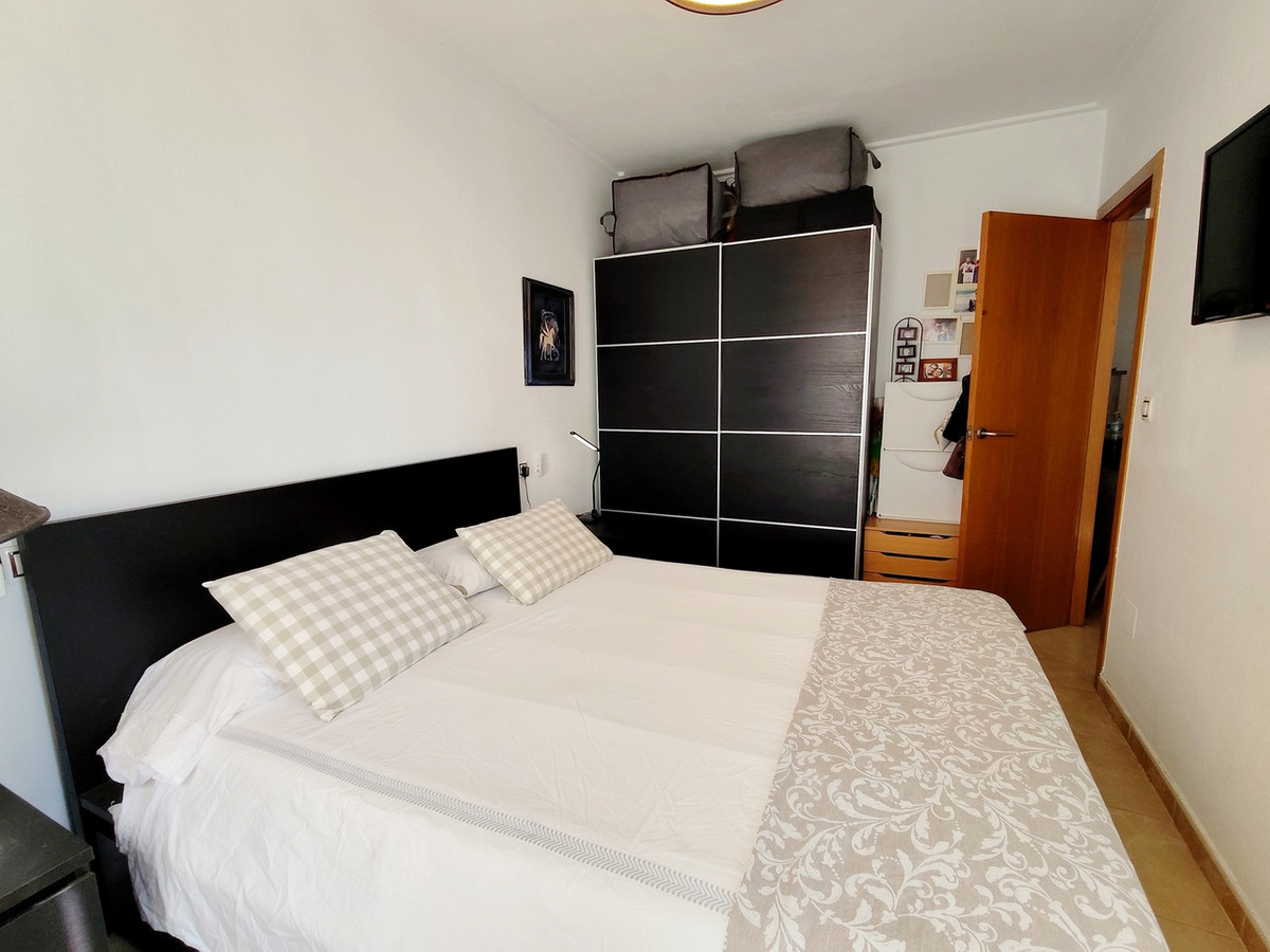 For sale - 3 Bedroom 2 Bathroom Apartment - Middle Floor Apartment in Torrevieja - Torrevieja Centro  - Alicante