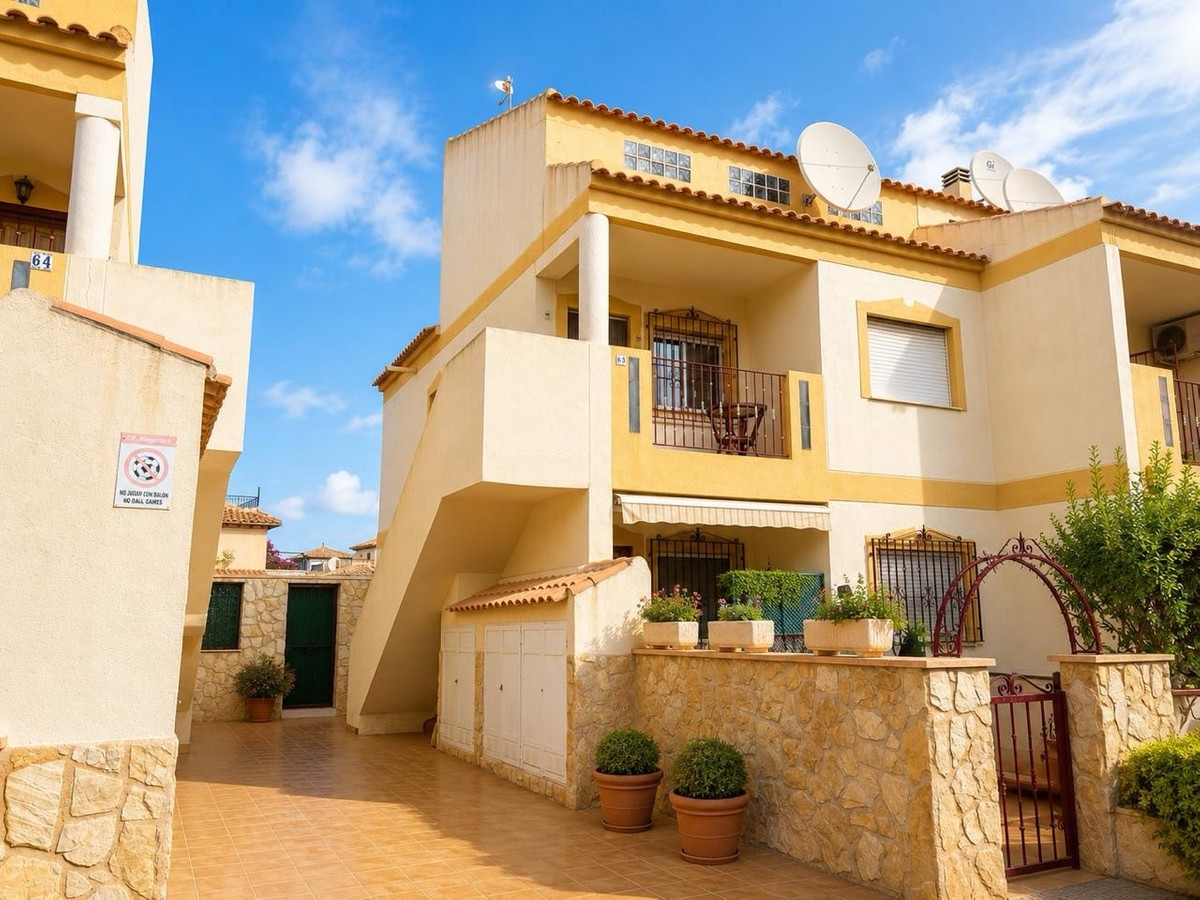 For sale - 3 Bedroom 2 Bathroom Top Floor Apartment in La Zenia - La Zenia  - Alicante