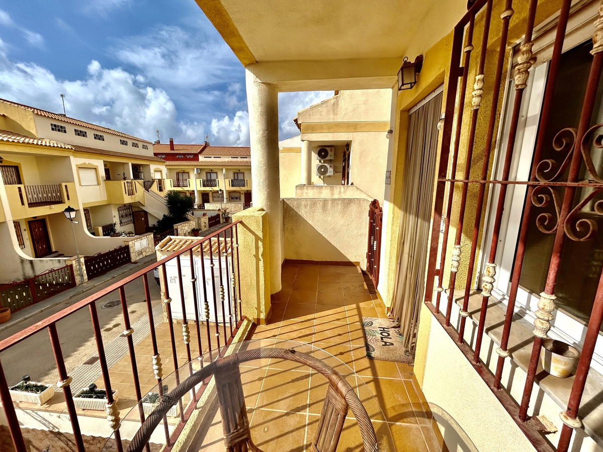 For sale - 3 Bedroom 2 Bathroom Top Floor Apartment in La Zenia - La Zenia  - Alicante