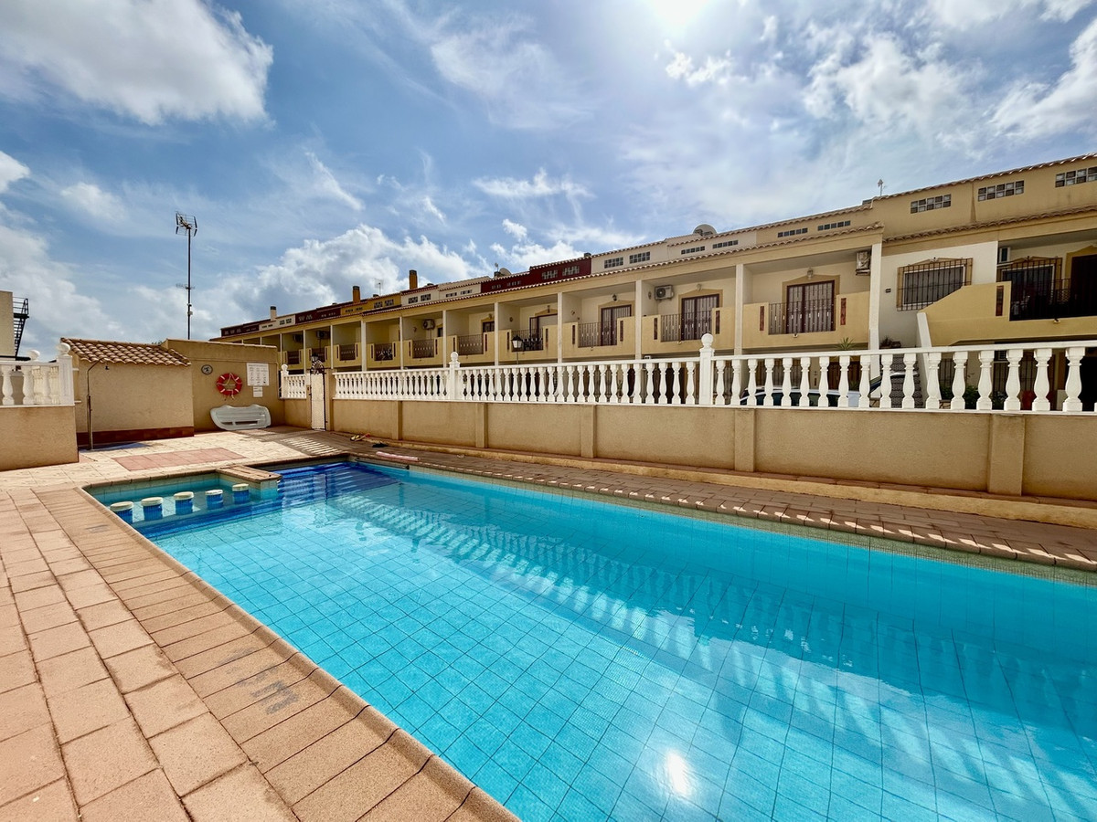 For sale - 3 Bedroom 2 Bathroom Top Floor Apartment in La Zenia - La Zenia  - Alicante