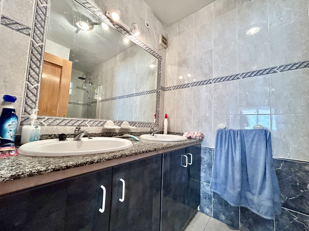 For sale - 3 Bedroom 2 Bathroom Top Floor Apartment in La Zenia - La Zenia  - Alicante