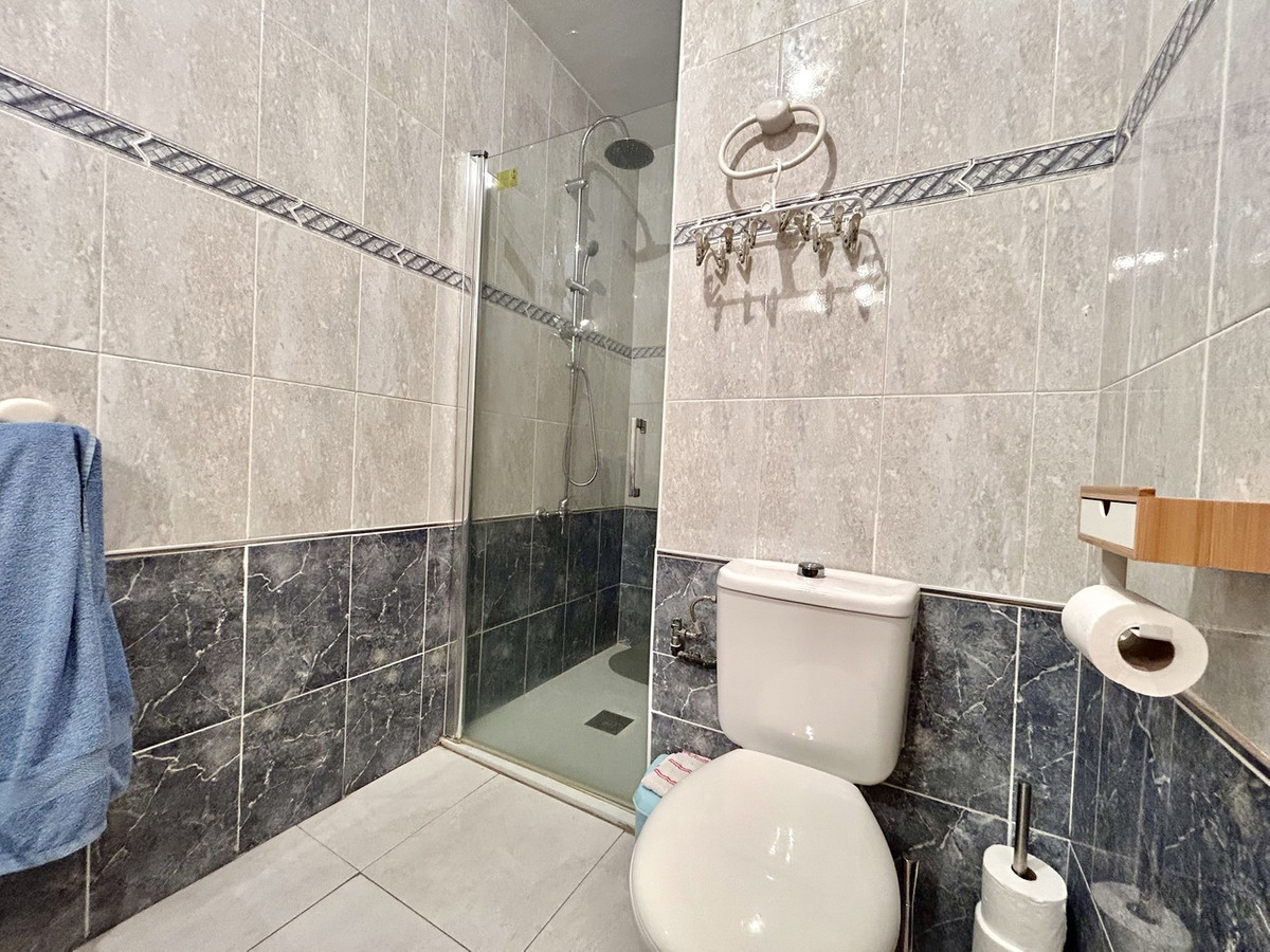 For sale - 3 Bedroom 2 Bathroom Top Floor Apartment in La Zenia - La Zenia  - Alicante