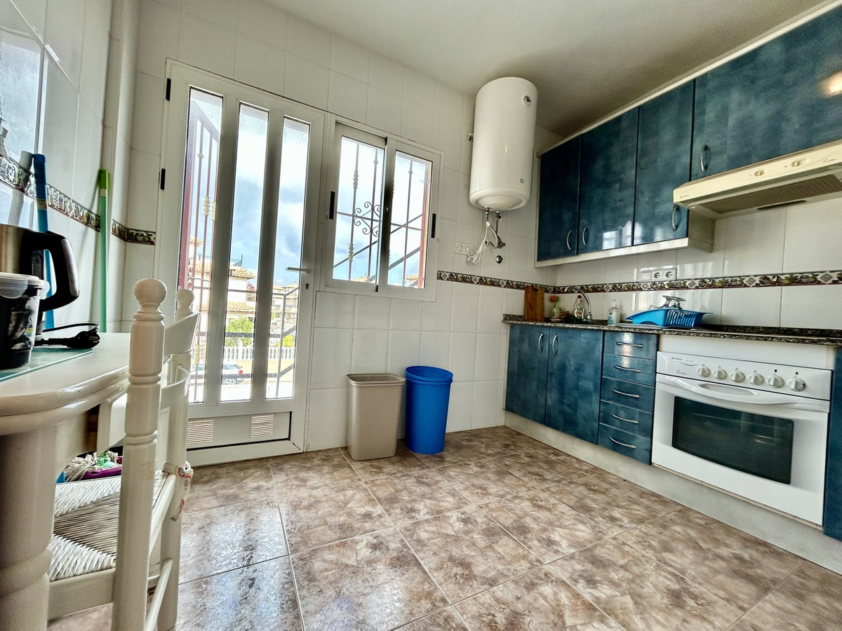 For sale - 3 Bedroom 2 Bathroom Top Floor Apartment in La Zenia - La Zenia  - Alicante