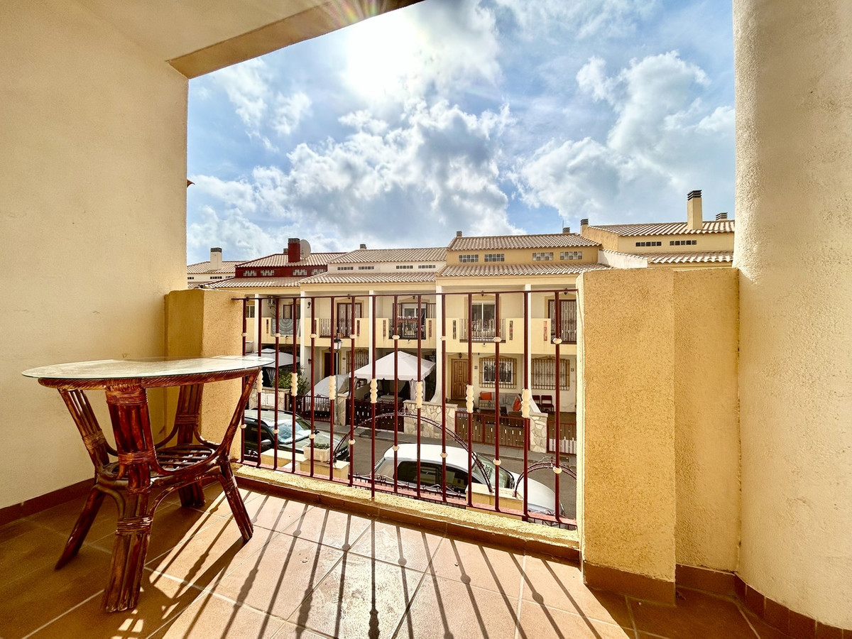 For sale - 3 Bedroom 2 Bathroom Top Floor Apartment in La Zenia - La Zenia  - Alicante