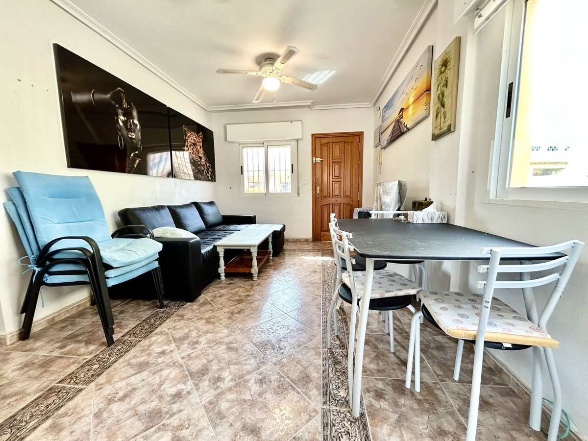For sale - 3 Bedroom 2 Bathroom Top Floor Apartment in La Zenia - La Zenia  - Alicante