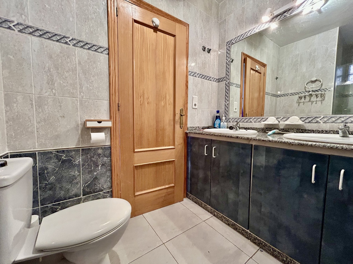 For sale - 3 Bedroom 2 Bathroom Top Floor Apartment in La Zenia - La Zenia  - Alicante