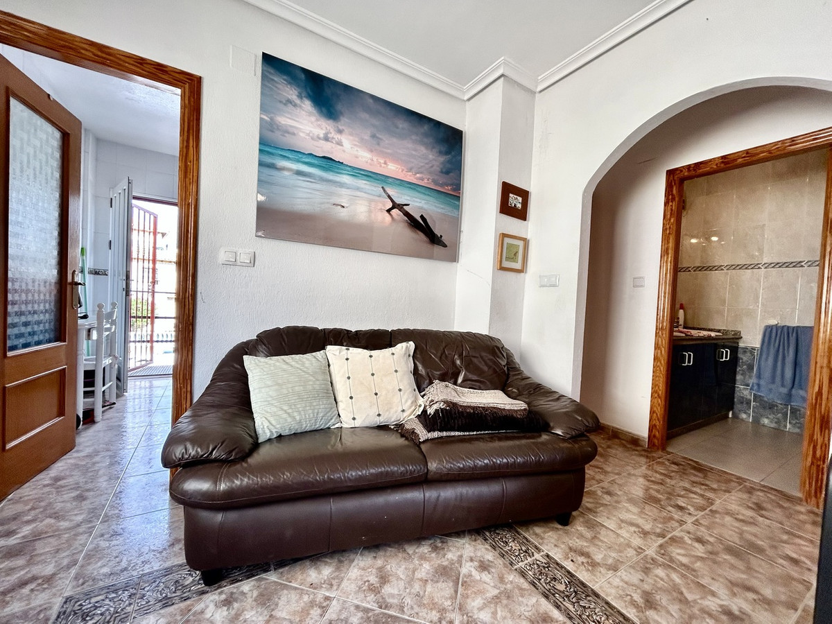 For sale - 3 Bedroom 2 Bathroom Top Floor Apartment in La Zenia - La Zenia  - Alicante