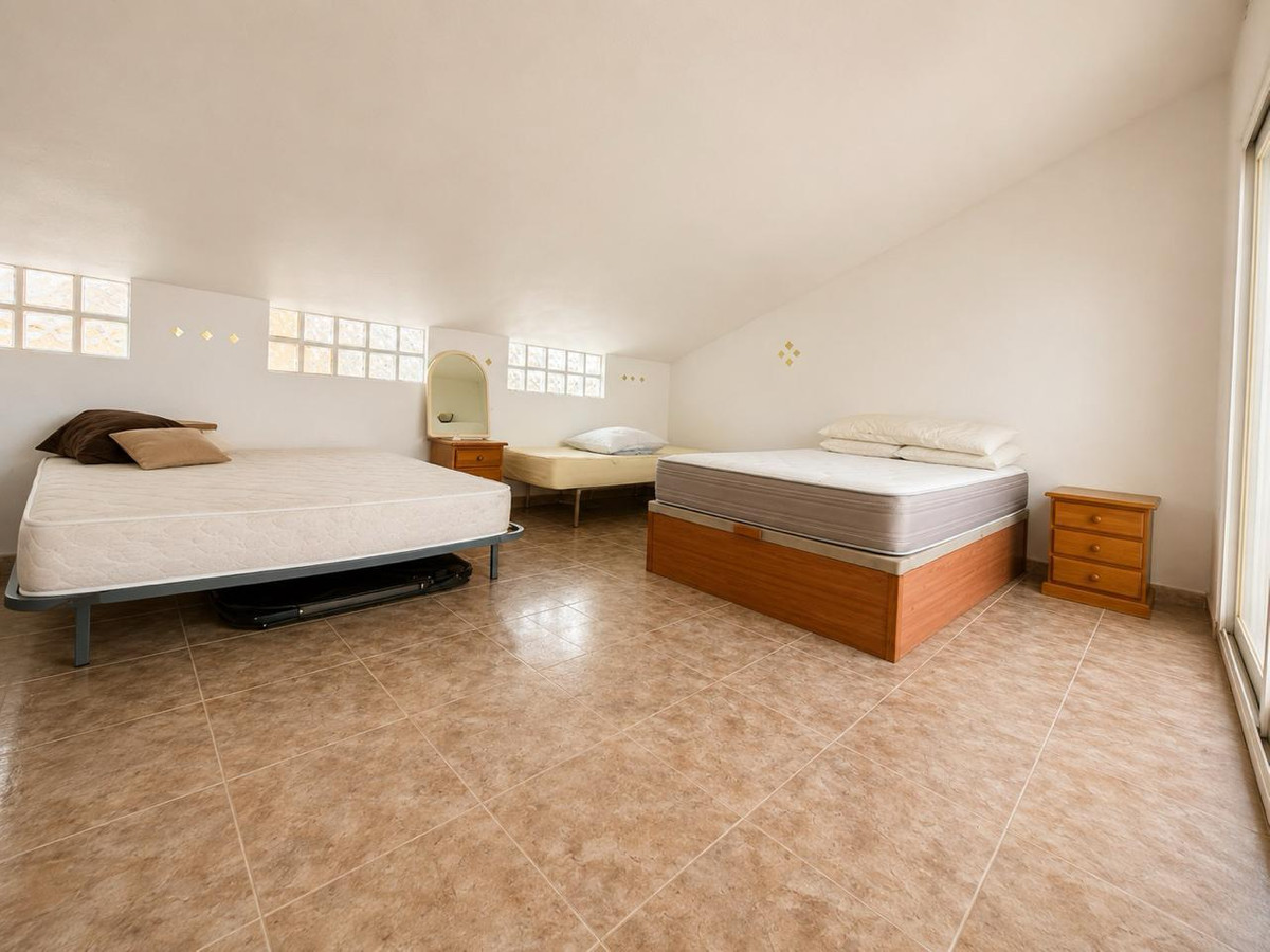 For sale - 3 Bedroom 2 Bathroom Top Floor Apartment in La Zenia - La Zenia  - Alicante