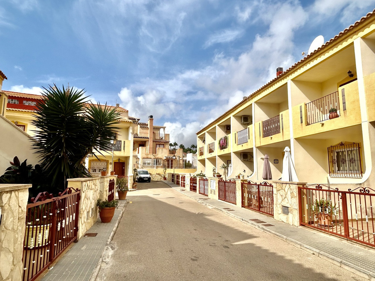 For sale - 3 Bedroom 2 Bathroom Top Floor Apartment in La Zenia - La Zenia  - Alicante