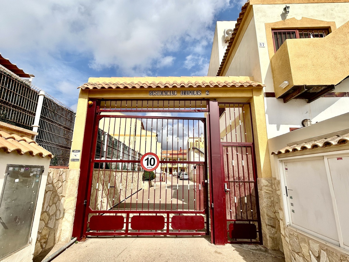 For sale - 3 Bedroom 2 Bathroom Top Floor Apartment in La Zenia - La Zenia  - Alicante