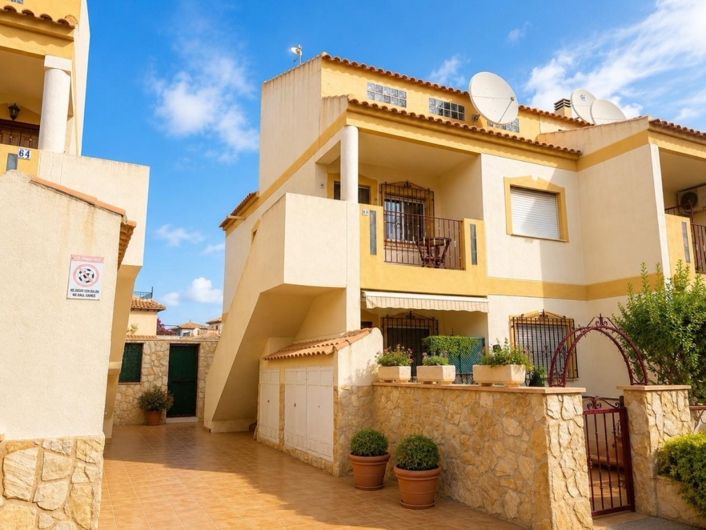 3 Bedroom 2 Bathroom Top Floor Apartment in La Zenia