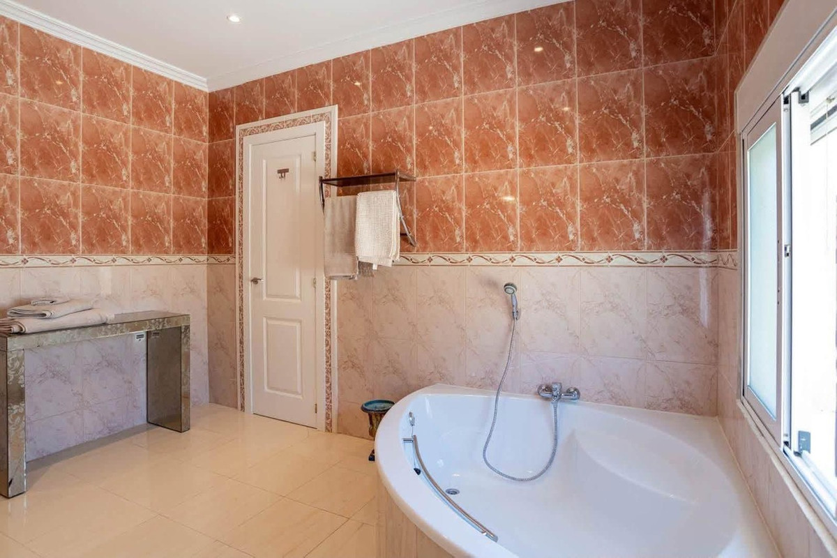 For sale - 4 Bedroom 3 Bathroom House - Detached Villa in San Miguel de Salinas - San Miguel de Salinas Centro  - Alicante