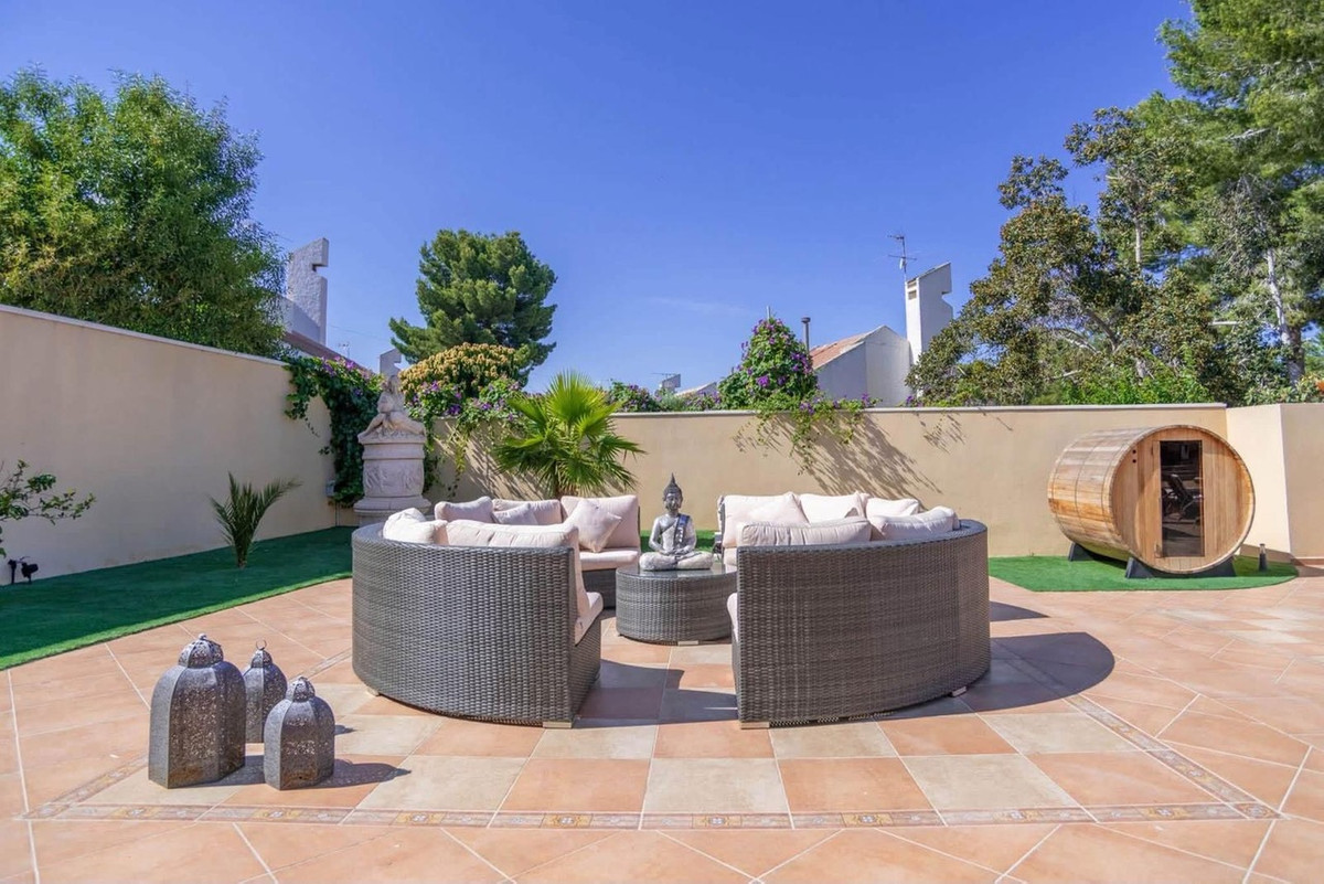 For sale - 4 Bedroom 3 Bathroom House - Detached Villa in San Miguel de Salinas - San Miguel de Salinas Centro  - Alicante