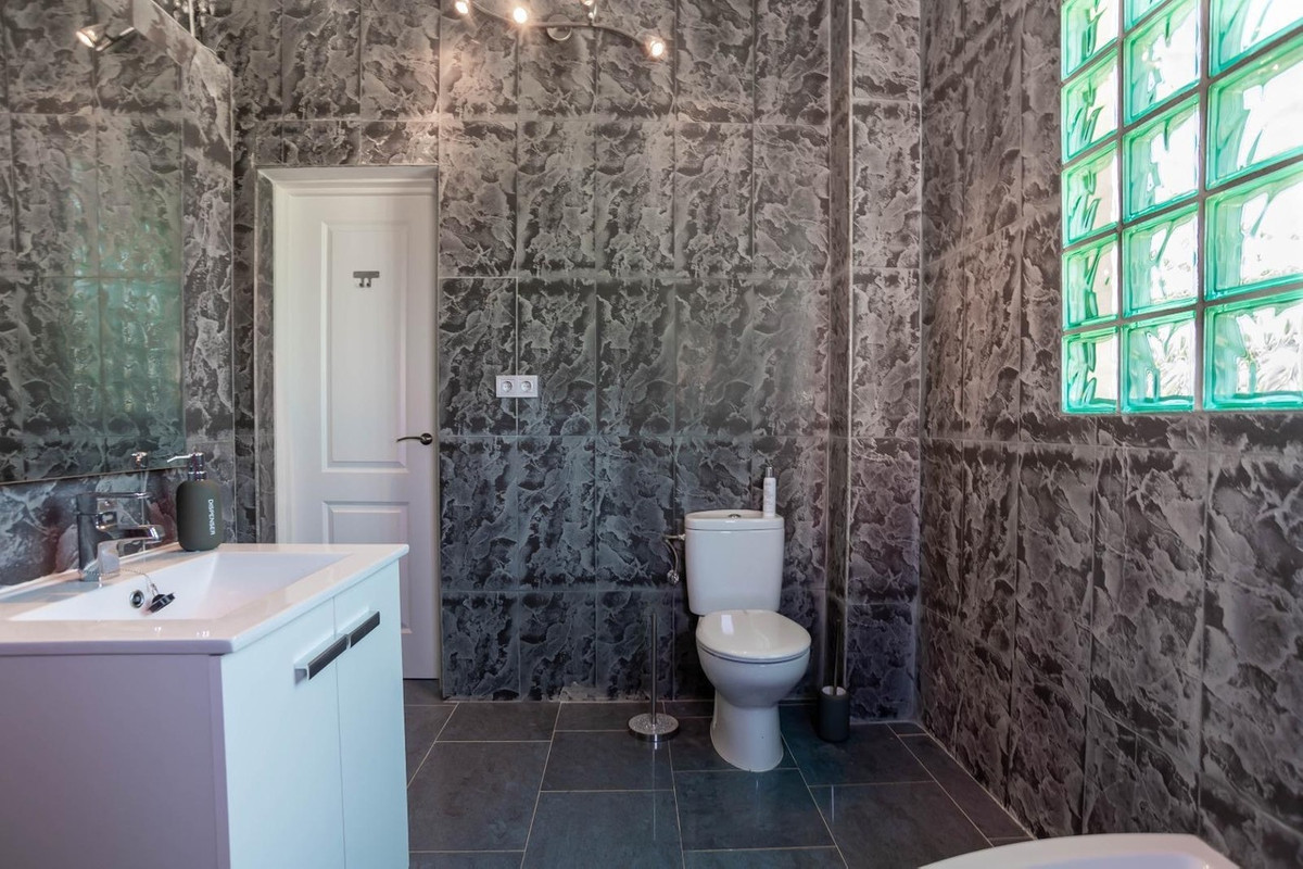 For sale - 4 Bedroom 3 Bathroom House - Detached Villa in San Miguel de Salinas - San Miguel de Salinas Centro  - Alicante