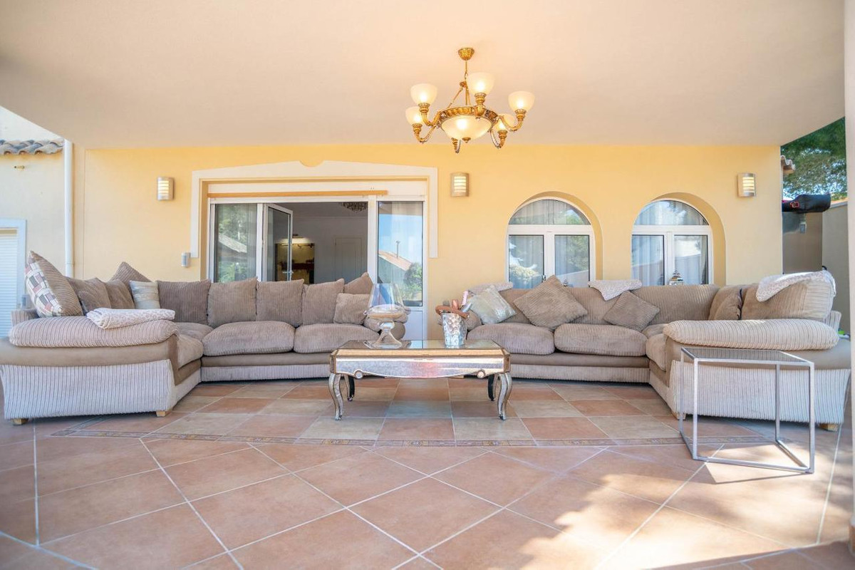 For sale - 4 Bedroom 3 Bathroom House - Detached Villa in San Miguel de Salinas - San Miguel de Salinas Centro  - Alicante