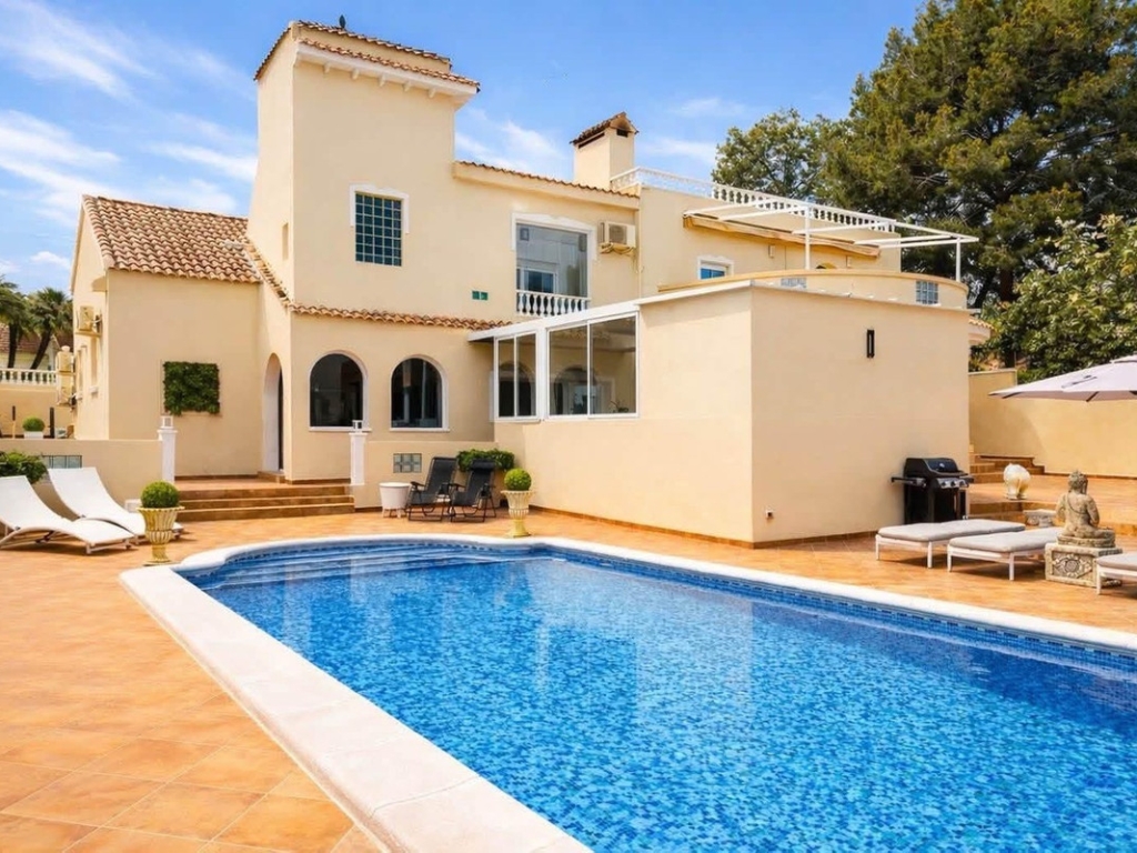 4 Bedroom 3 Bathroom House - Detached Villa in San Miguel de Salinas