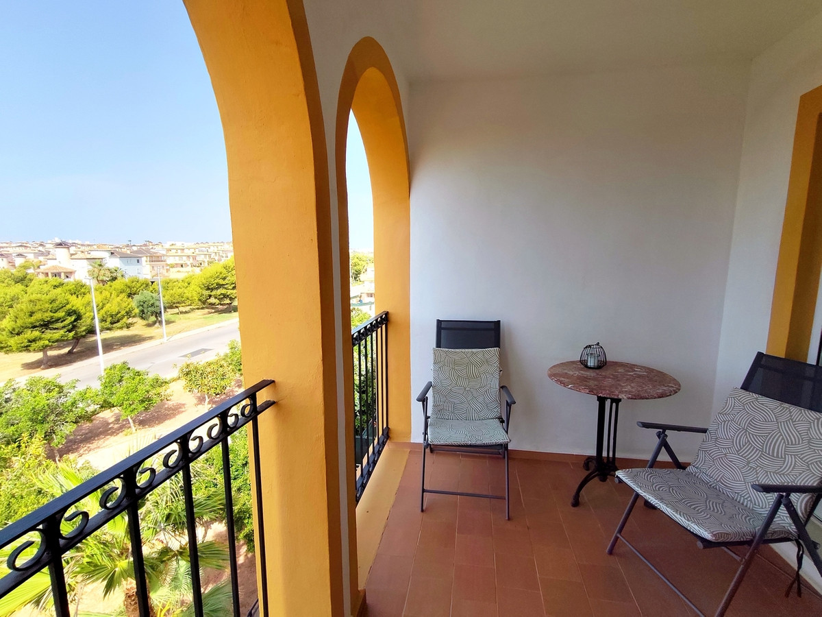 For sale - 2 Bedroom 1 Bathroom Apartment - Middle Floor Apartment in Orihuela - La Zenia  - Alicante