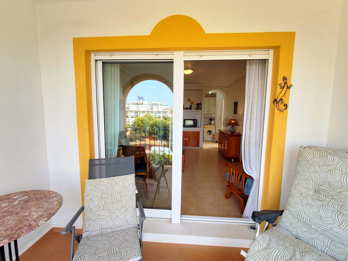 For sale - 2 Bedroom 1 Bathroom Apartment - Middle Floor Apartment in Orihuela - La Zenia  - Alicante
