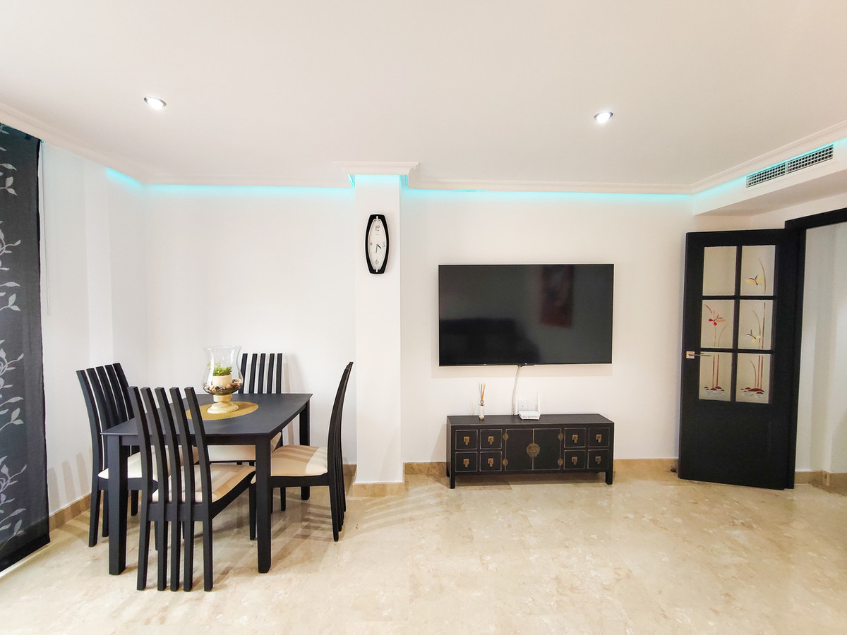 For sale - 3 Bedroom 2 Bathroom Apartment - Middle Floor Apartment in Torrevieja - Torrevieja Centro  - Alicante
