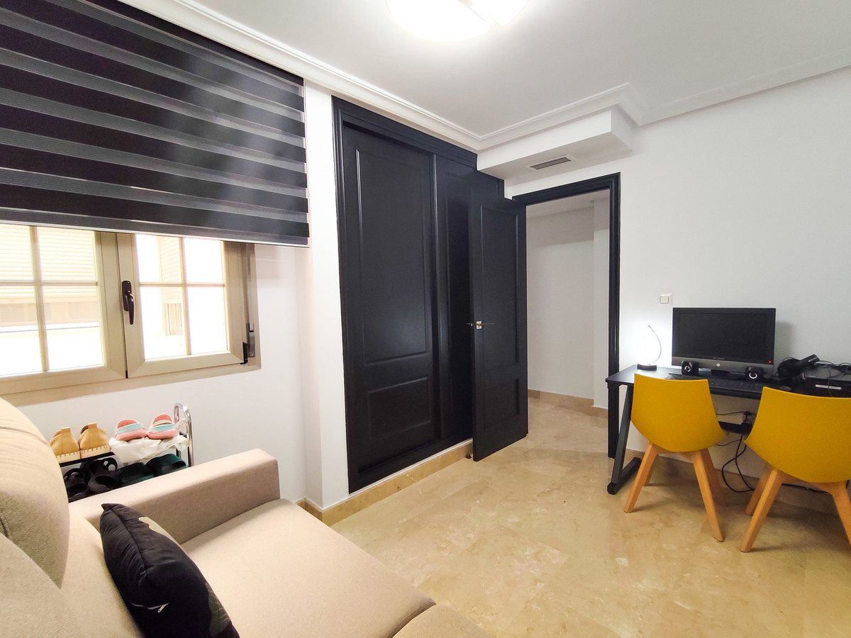 For sale - 3 Bedroom 2 Bathroom Apartment - Middle Floor Apartment in Torrevieja - Torrevieja Centro  - Alicante