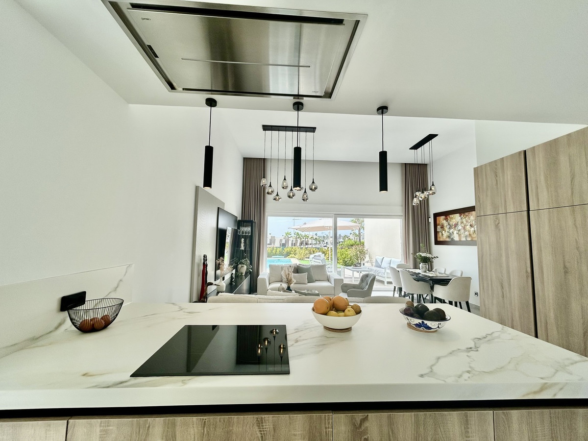 For sale - 4 Bedroom 2 Bathroom House - Detached Villa in Algorfa - La Finca Golf  - Alicante
