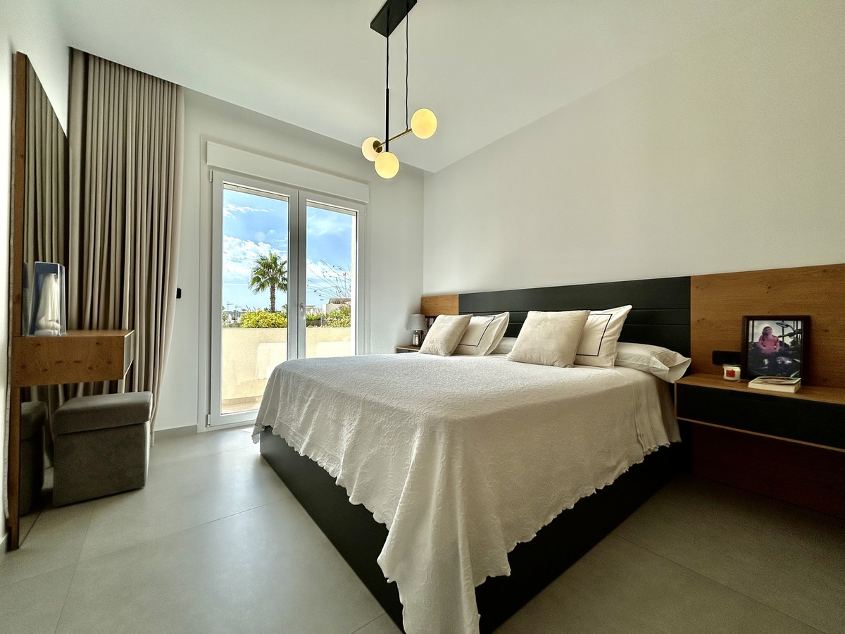 For sale - 4 Bedroom 2 Bathroom House - Detached Villa in Algorfa - La Finca Golf  - Alicante
