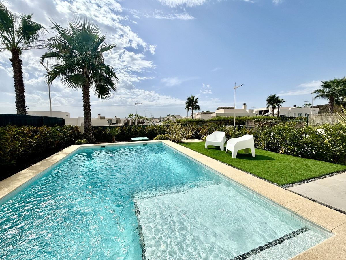 For sale - 4 Bedroom 2 Bathroom House - Detached Villa in Algorfa - La Finca Golf  - Alicante