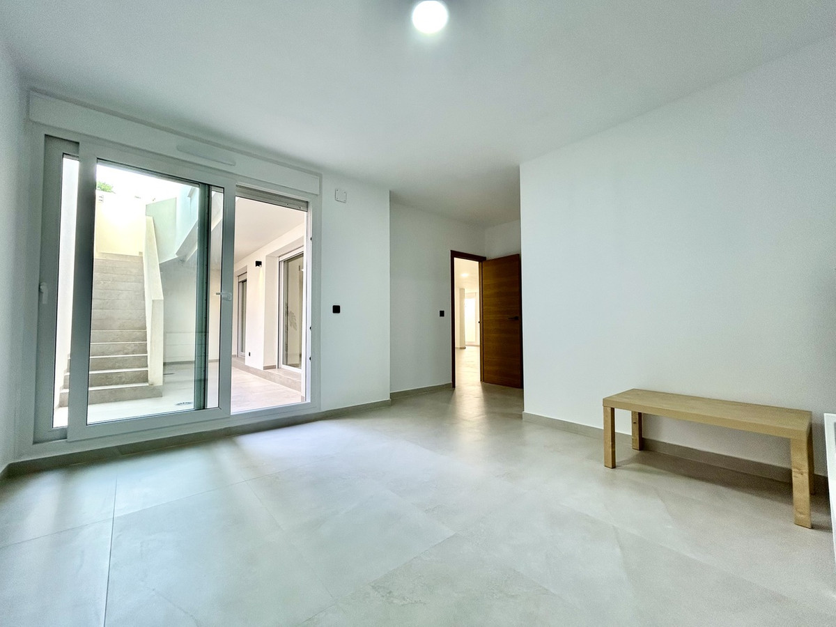 For sale - 4 Bedroom 2 Bathroom House - Detached Villa in Algorfa - La Finca Golf  - Alicante