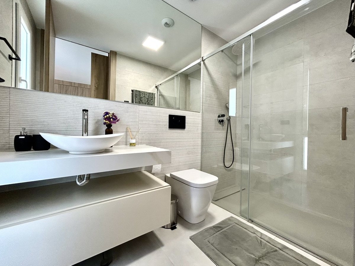 For sale - 4 Bedroom 2 Bathroom House - Detached Villa in Algorfa - La Finca Golf  - Alicante