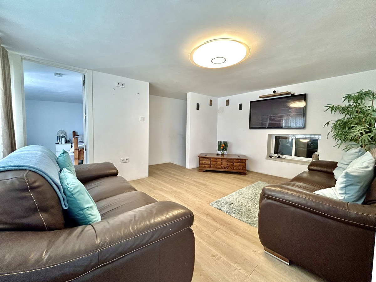 For sale - 8 Bedroom 4 Bathroom House - Detached Villa in Los Montesinos - Los Montesinos Centro  - Alicante