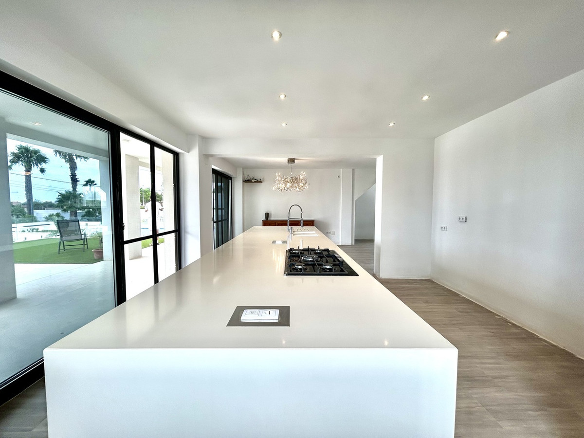 For sale - 8 Bedroom 4 Bathroom House - Detached Villa in Los Montesinos - Los Montesinos Centro  - Alicante