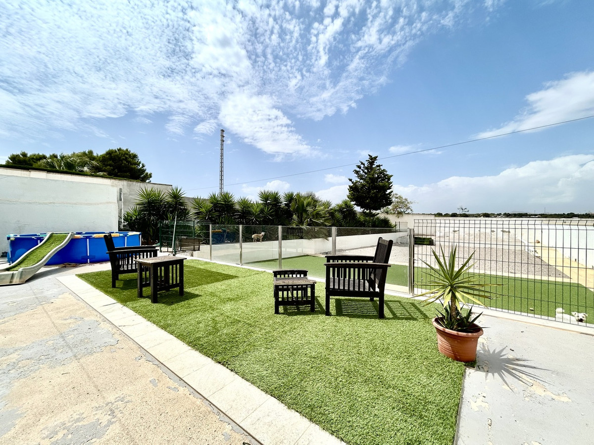 For sale - 8 Bedroom 4 Bathroom House - Detached Villa in Los Montesinos - Los Montesinos Centro  - Alicante