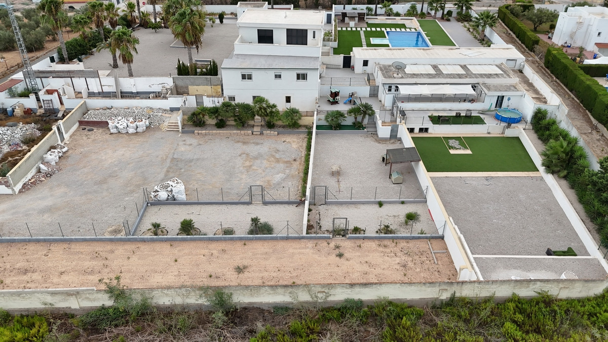 For sale - 8 Bedroom 4 Bathroom House - Detached Villa in Los Montesinos - Los Montesinos Centro  - Alicante
