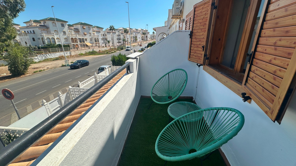 For sale - 3 Bedroom 2 Bathroom House - Townhouse in Torrevieja - La Mata  - Alicante