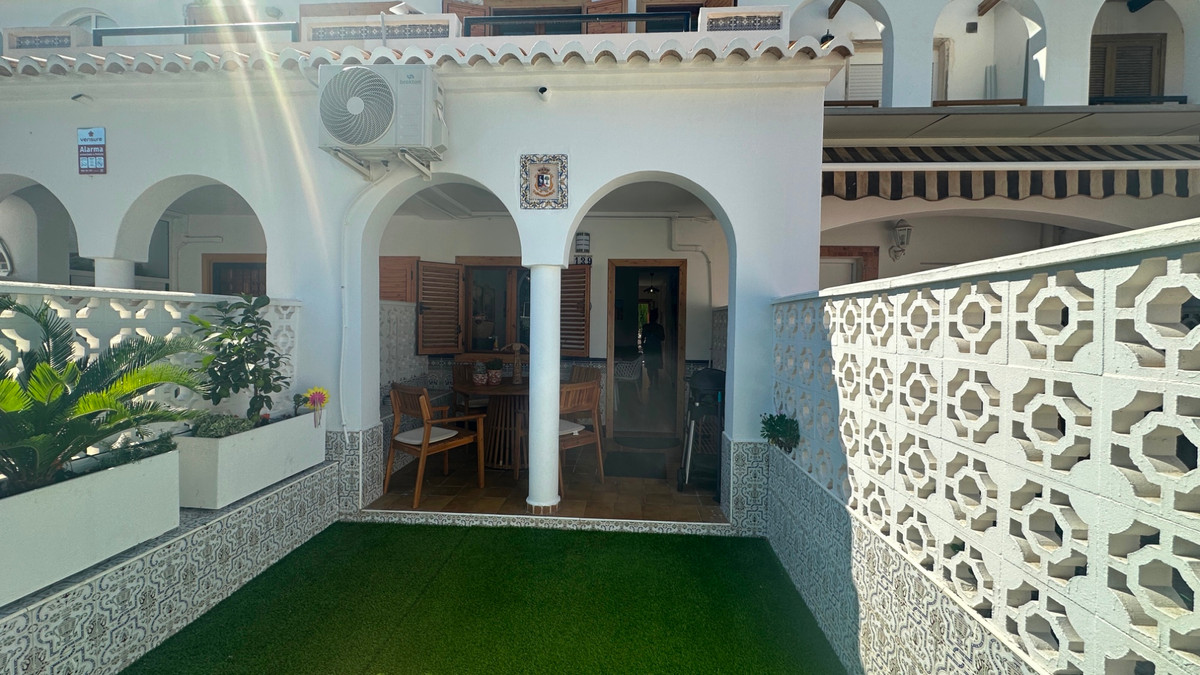 For sale - 3 Bedroom 2 Bathroom House - Townhouse in Torrevieja - La Mata  - Alicante