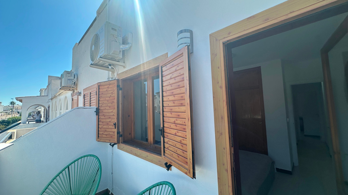 For sale - 3 Bedroom 2 Bathroom House - Townhouse in Torrevieja - La Mata  - Alicante