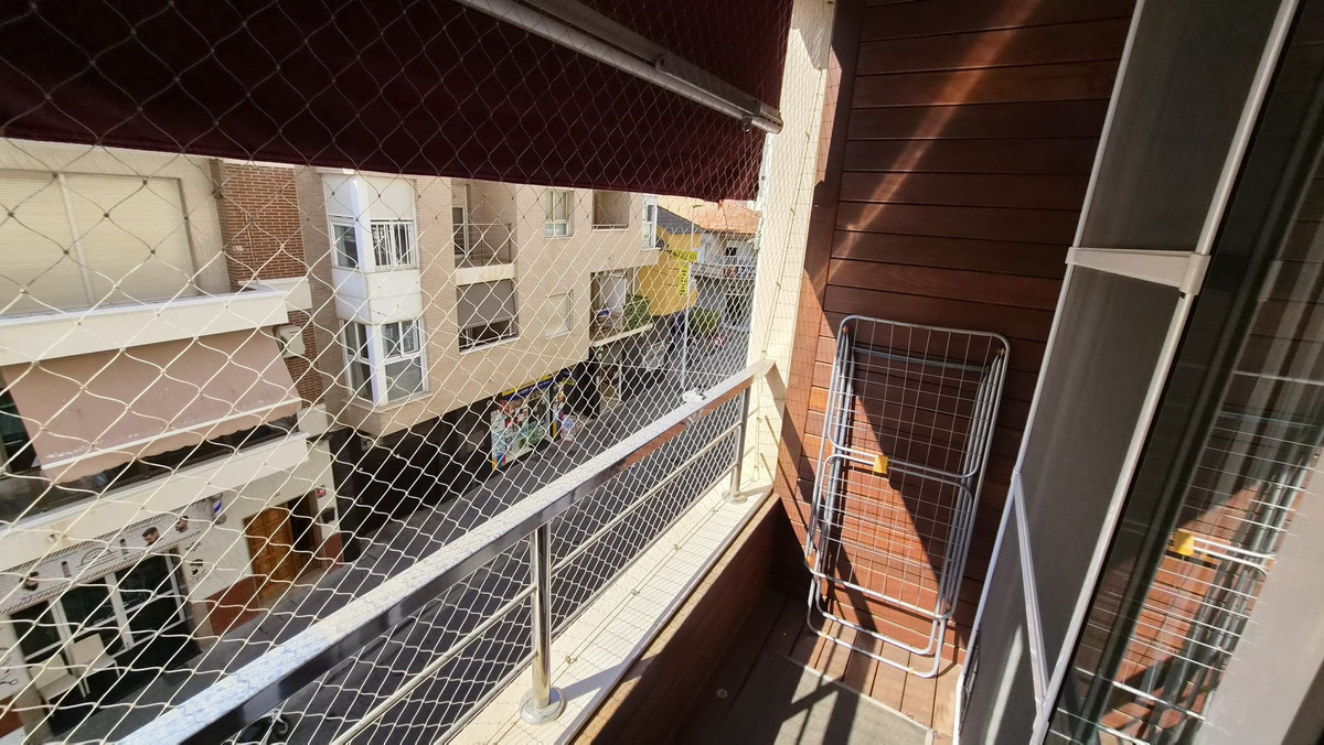 For sale - 4 Bedroom 2 Bathroom Apartment - Middle Floor Apartment in Torrevieja - Torrevieja Centro  - Alicante