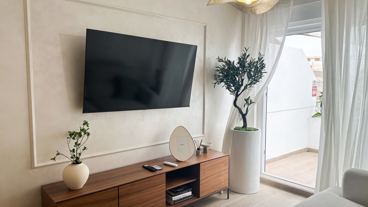 For sale - 2 Bedroom 1 Bathroom Apartment - Penthouse in Torrevieja - Torrevieja Centro  - Alicante