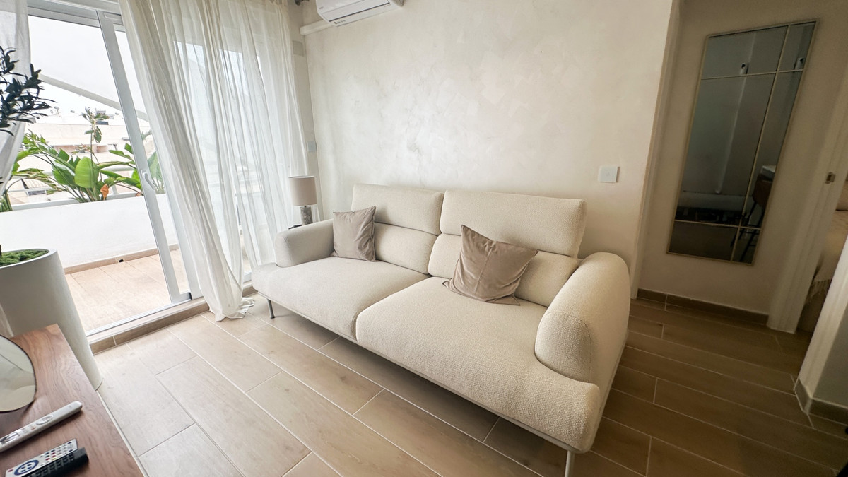 For sale - 2 Bedroom 1 Bathroom Apartment - Penthouse in Torrevieja - Torrevieja Centro  - Alicante