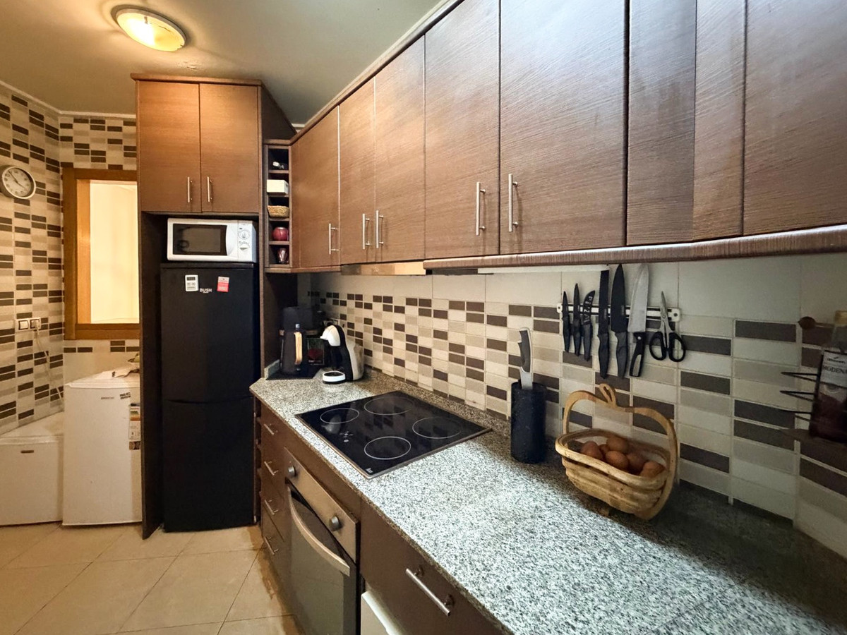 For sale - 3 Bedroom 2 Bathroom Apartment - Middle Floor Apartment in Torrevieja - Torrevieja Centro  - Alicante