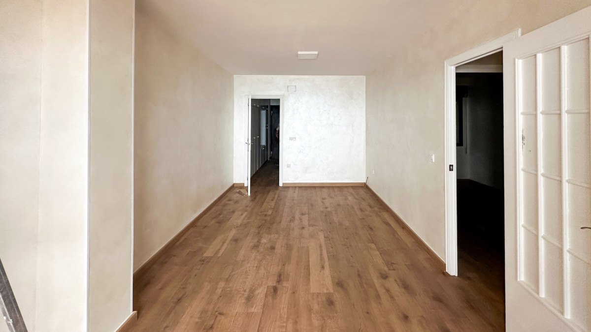 For sale - 2 Bedroom 1 Bathroom Apartment - Middle Floor Apartment in Torrevieja - Playa de los Locos  - Alicante