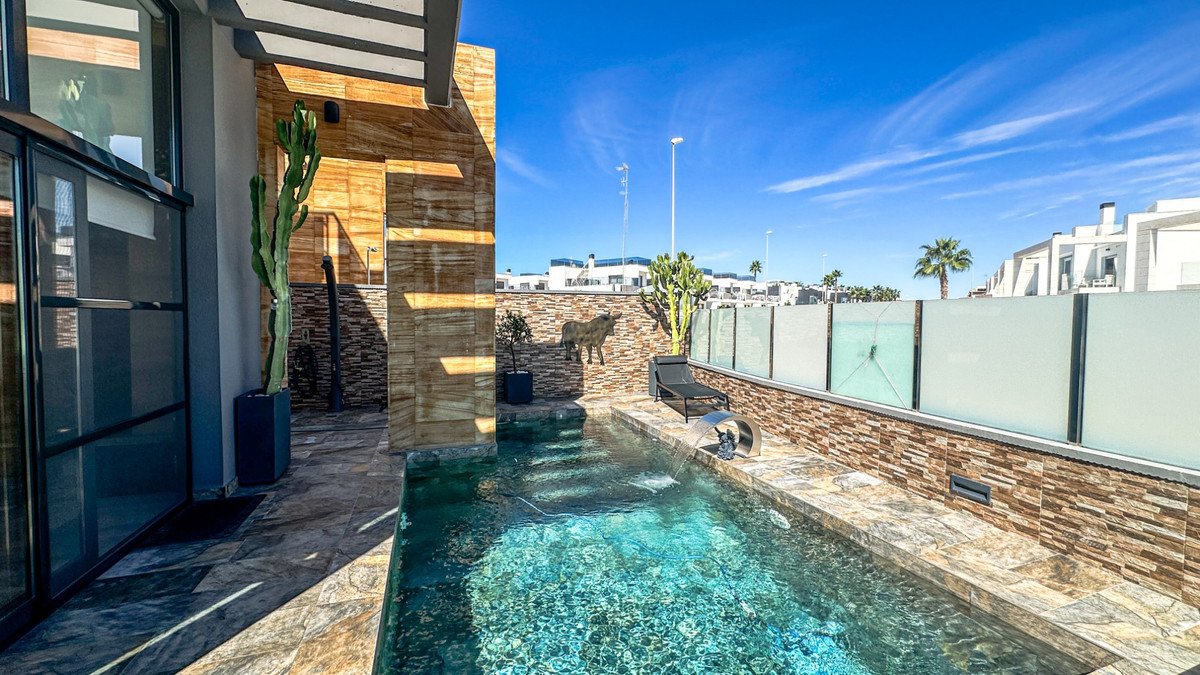 For sale - 3 Bedroom 3 Bathroom House - Detached Villa in Orihuela - Lomas de Cabo Roig  - Alicante