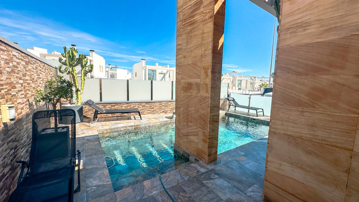 For sale - 3 Bedroom 3 Bathroom House - Detached Villa in Orihuela - Lomas de Cabo Roig  - Alicante