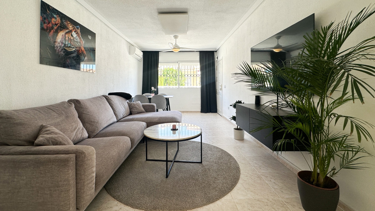 For sale - 4 Bedroom 2 Bathroom House - Townhouse in Orihuela - Los Altos  - Alicante