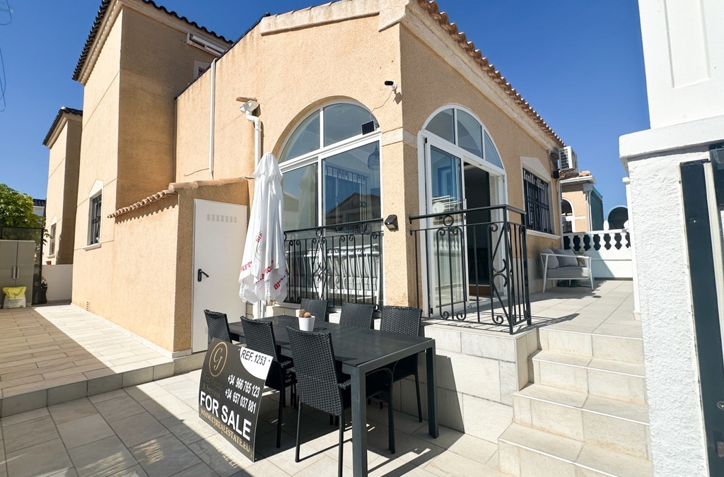 4 Bedroom 2 Bathroom House - Townhouse in Orihuela