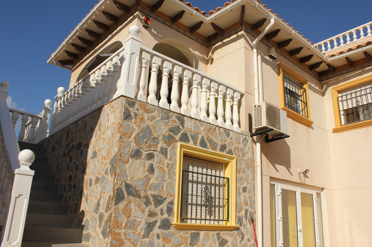 For sale - 5 Bedroom 3 Bathroom Villa in La Zenia - Costa Blanca  - Alicante
