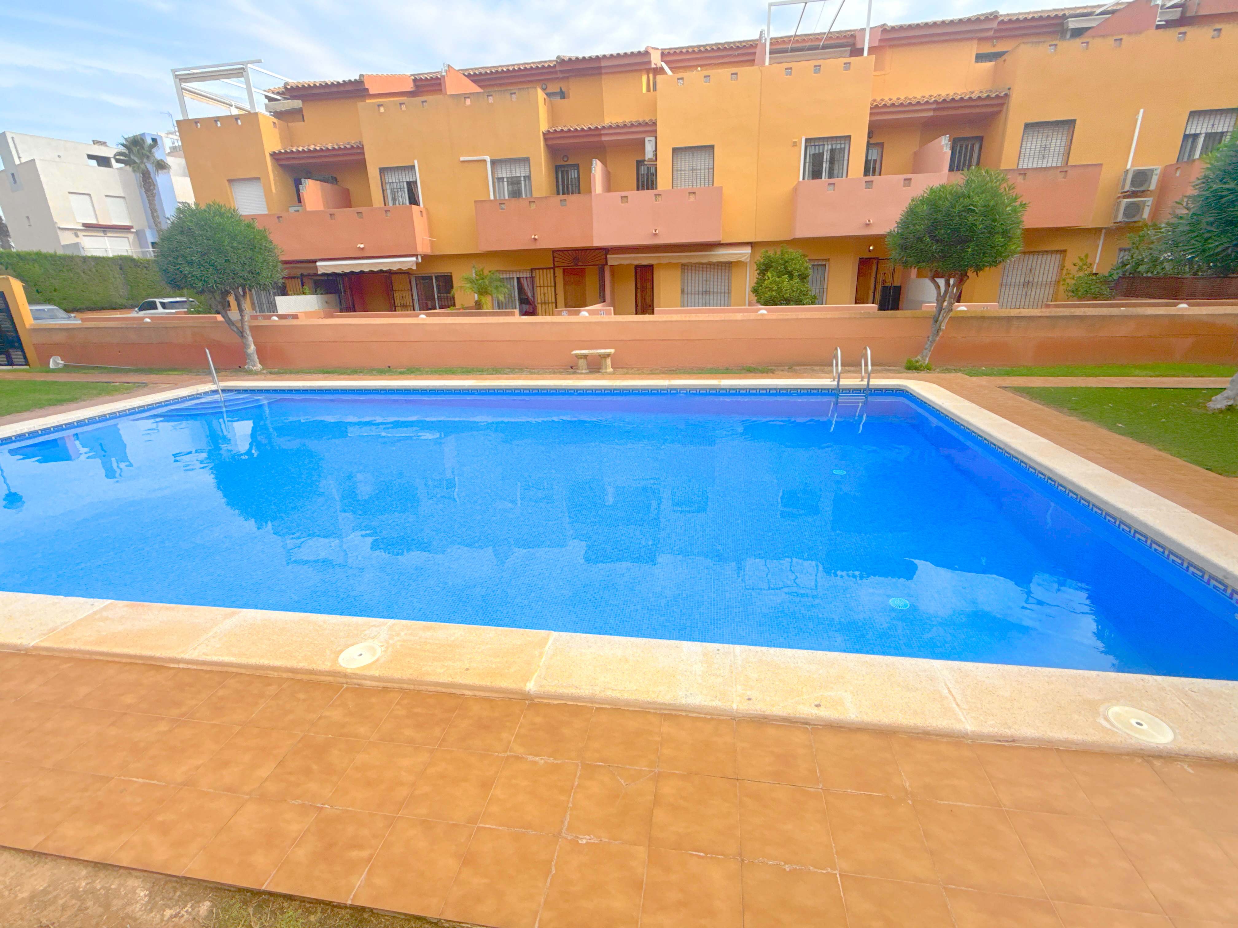 For sale - 3 Bedroom 2 Bathroom Townhouse in Cabo Roig -  - Alicante