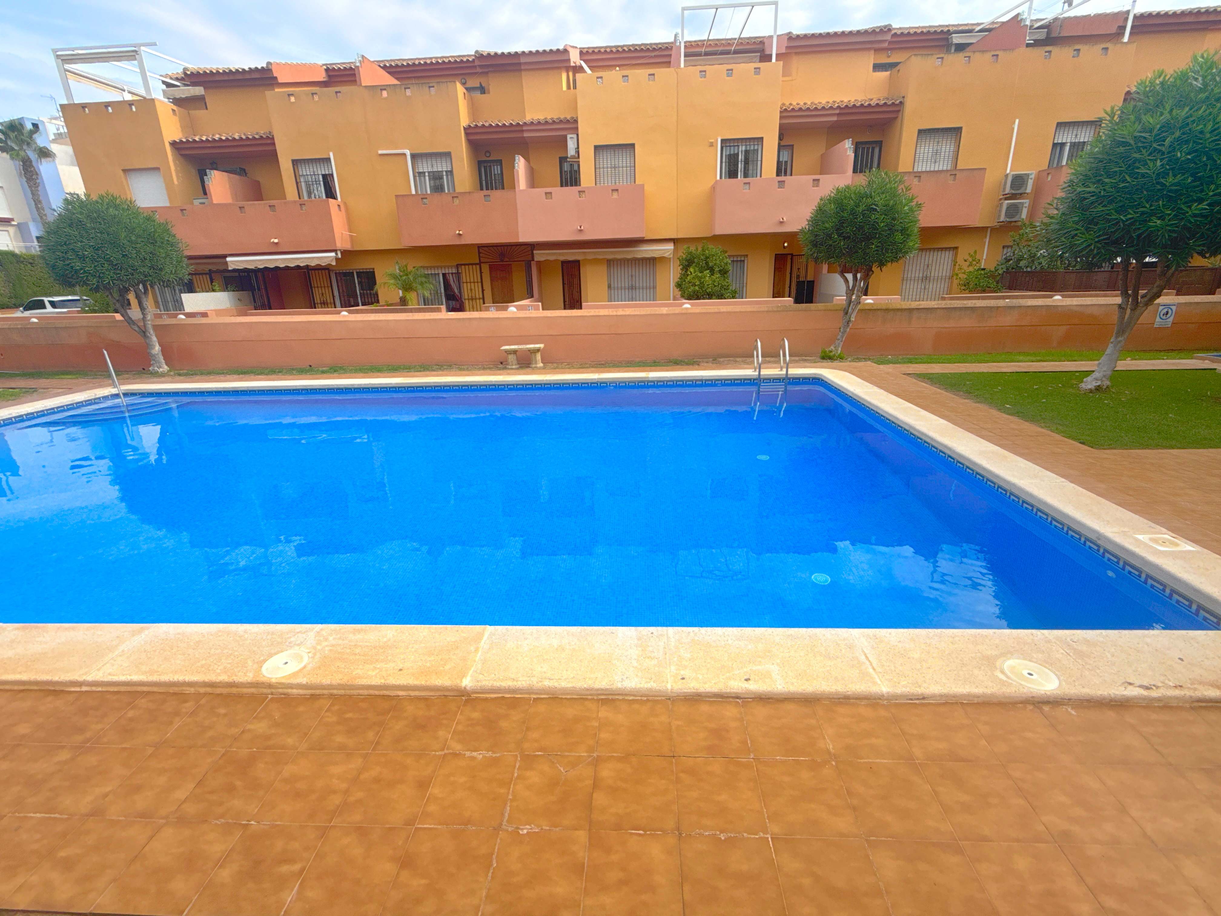 For sale - 3 Bedroom 2 Bathroom Townhouse in Cabo Roig -  - Alicante