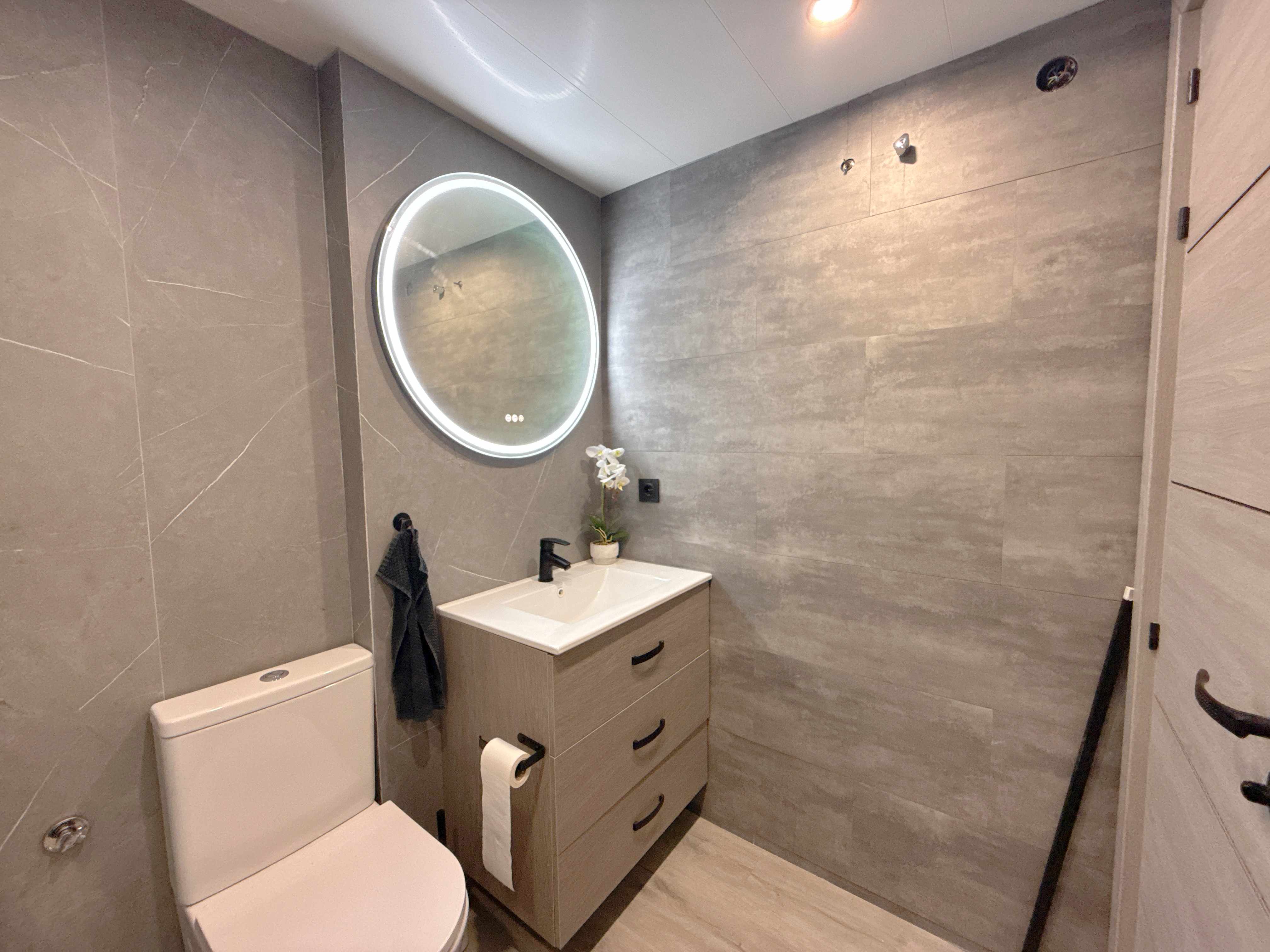 For sale - 2 Bedroom 1 Bathroom Apartment in Cabo Roig -  - Alicante